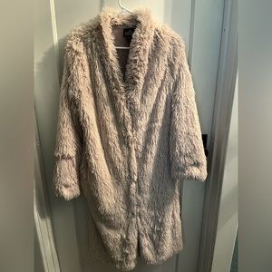 Faux Fur Jacket, it has 4 hook enclosures and 2 pockets.